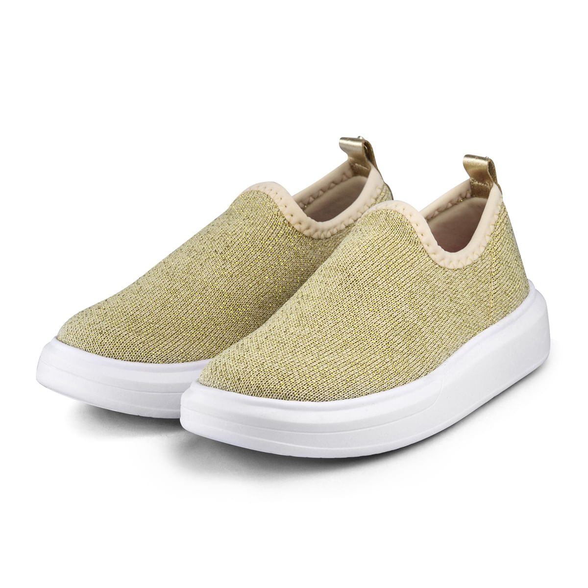 tenis com brilho dourado